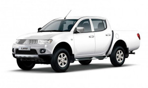  MITSUBISHI L200 05-19 3D HAVUZLU PASPAS SİYAH