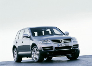  VOLKSWAGEN TOUAREG 04-15 SİYAH 3D HAVUZLU PASPAS